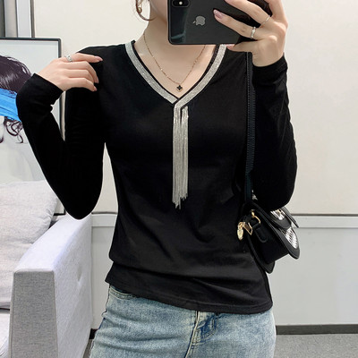 Proljetno-jesenska bluza sa špic izrezom i sjajnim efektom