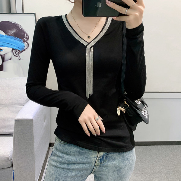 Proljetno-jesenska bluza sa špic izrezom i sjajnim efektom