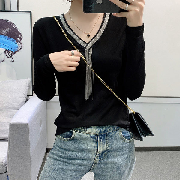 Proljetno-jesenska bluza sa špic izrezom i sjajnim efektom