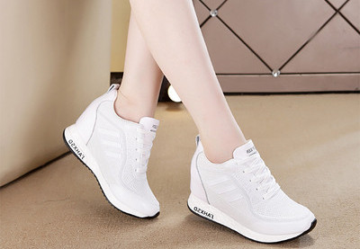 Ženske tenisice u bijeloj i crnoj boji