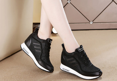 Ženske tenisice u bijeloj i crnoj boji