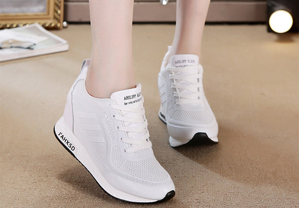 Ženske tenisice u bijeloj i crnoj boji