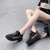 Γυναικεία αθλητικά παπούτσια από ύφασμα σε μαύρο, λευκό και ροζ χρώμα