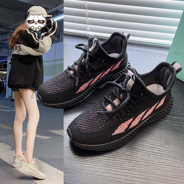 Γυναικεία αθλητικά παπούτσια από ύφασμα σε μαύρο, λευκό και ροζ χρώμα