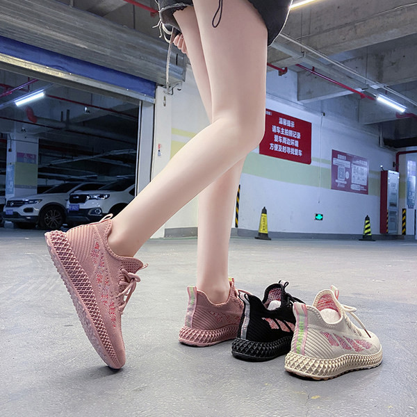 Γυναικεία αθλητικά παπούτσια από ύφασμα σε μαύρο, λευκό και ροζ χρώμα