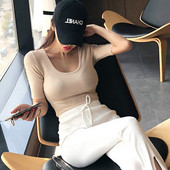 Ženska pripijena bluza s ovalnim izrezom i 3/4 rukavima