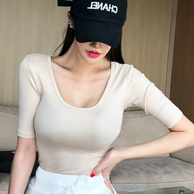 Ženska pripijena bluza s ovalnim izrezom i 3/4 rukavima