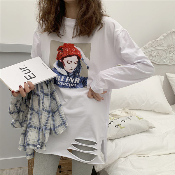 Široki model ženske bluze sa dugim rukavima, aplikacijom i rupama