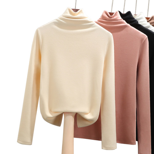 Polo de damă cu mâneci lungi și guler înalt