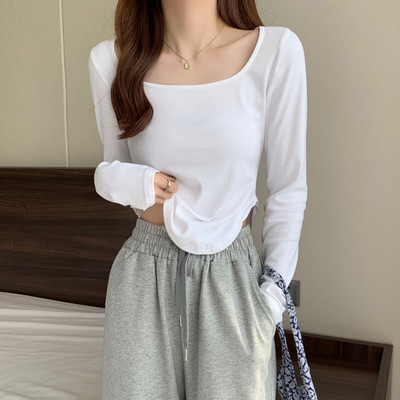 Jednobojna ženska bluza dugih rukava i ovalnog dekoltea