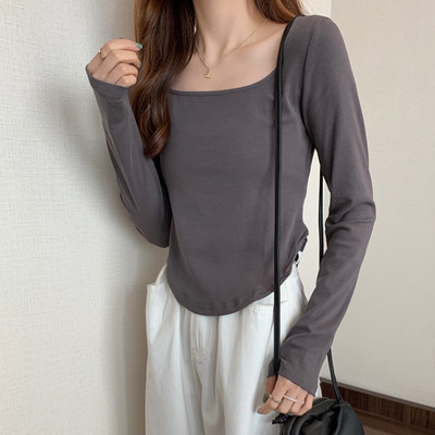 Jednobojna ženska bluza dugih rukava i ovalnog dekoltea