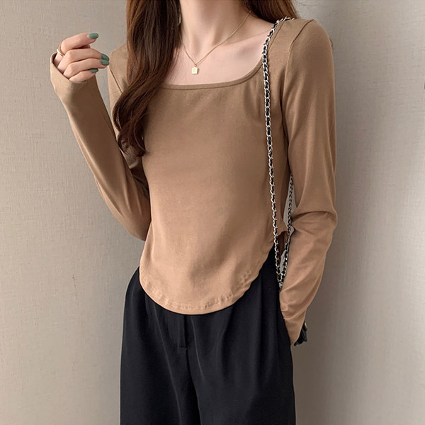 Jednobojna ženska bluza dugih rukava i ovalnog dekoltea