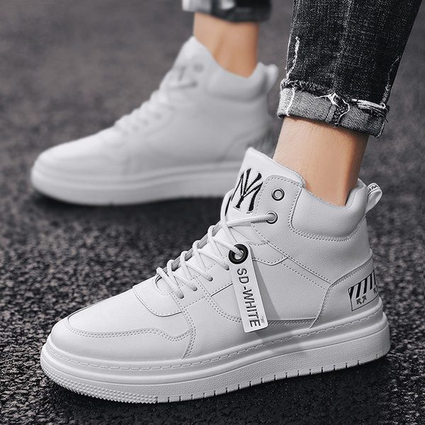 Visoki model muških tenisica s ravnim potplatom