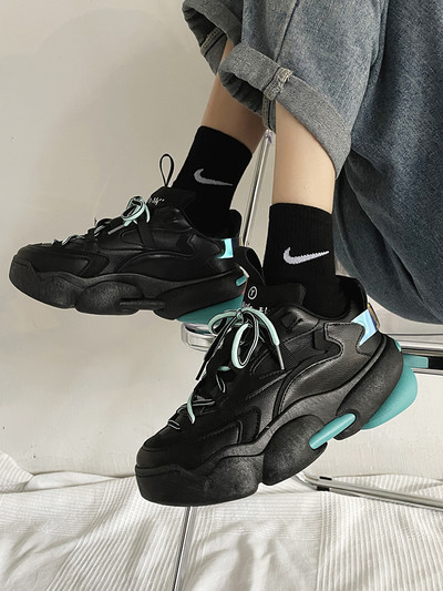 Νέο μοντέλο γυναικεία sneakers με τραχιά σόλα σε μαύρο και μπεζ χρώμα