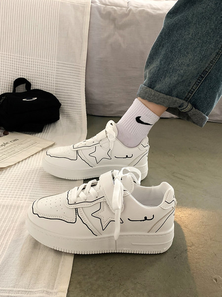 Ženske tenisice sa naljepnicama i vezicama u dvije boje