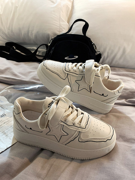 Ženske tenisice sa naljepnicama i vezicama u dvije boje