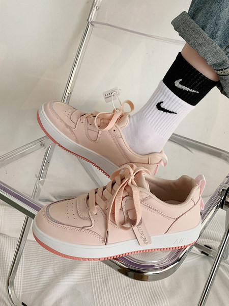 Elegantne ženske tenisice od eko kože u dvije boje jednobojni model