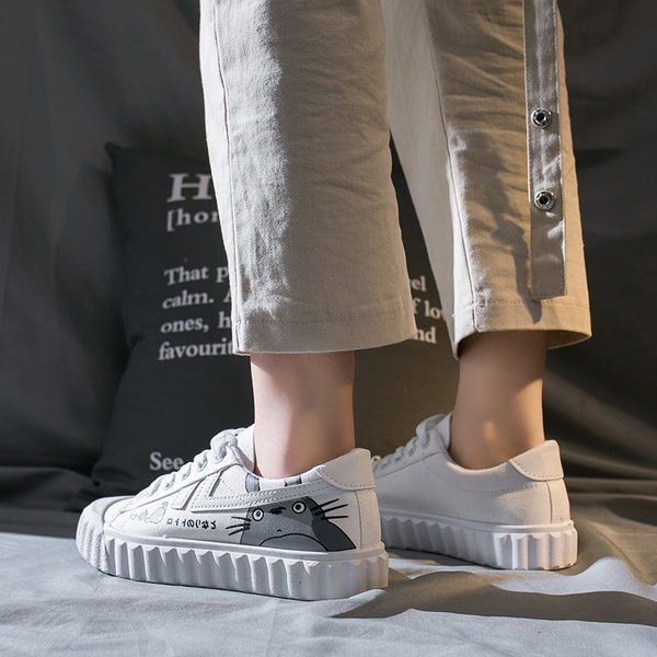 Ženske casual tenisice s aplikacijom u bijeloj i crnoj boji