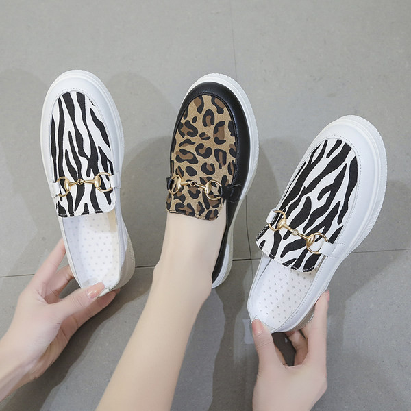 Ženske casual cipele sa metalnim ukrasom - dvije boje