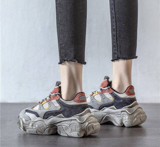 Aktualne ženske tenisice sa grubim đonom u dvije boje