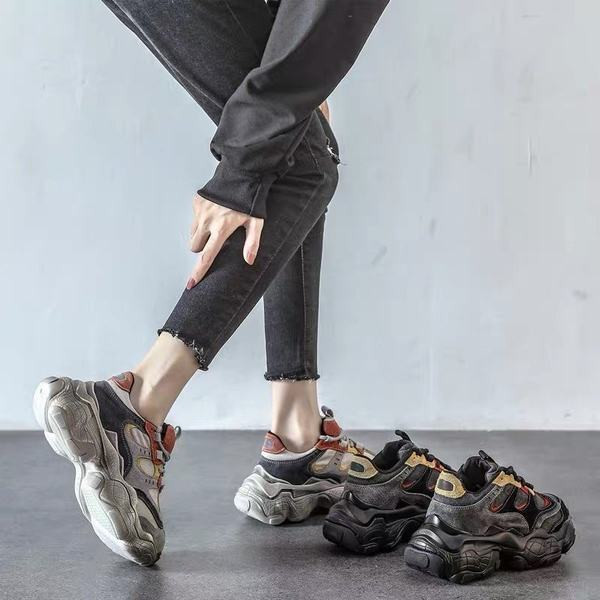 Aktualne ženske tenisice sa grubim đonom u dvije boje