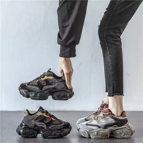 Aktualne ženske tenisice sa grubim đonom u dvije boje