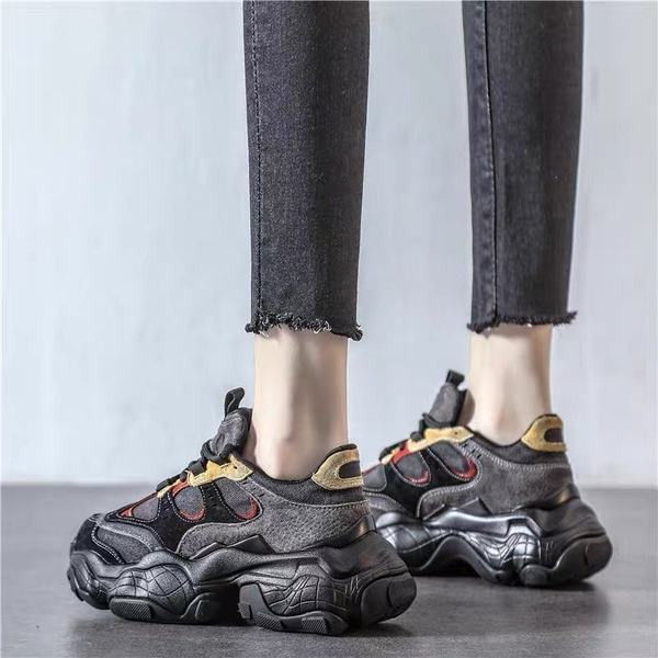 Aktualne ženske tenisice sa grubim đonom u dvije boje