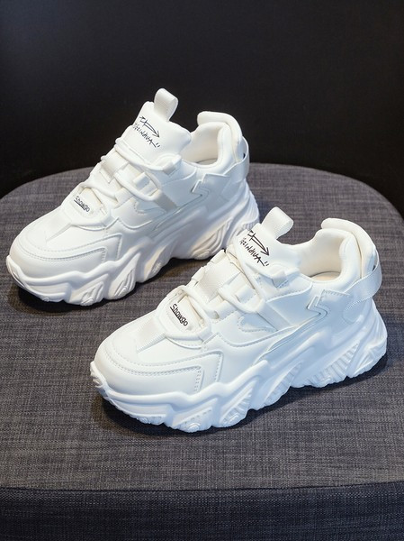 Novi model ženskih tenisica sa vezicama i grubim đonom