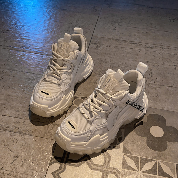 Adidași casual pentru bărbați cu o parte din plasă în bej și negru