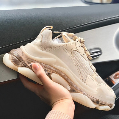 Κομψά γυναικεία sneakers με τραχιά σόλα σιλικόνης και κορδόνια