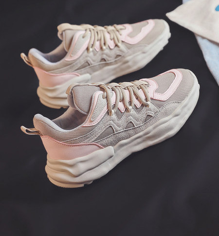 Novi model ženskih tenisica sa gornjim dijelom od mreže - dvije boje