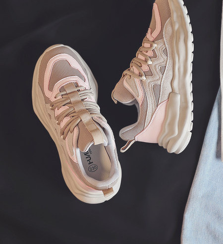 Novi model ženskih tenisica sa gornjim dijelom od mreže - dvije boje