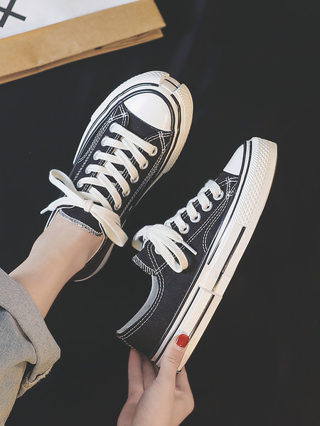 Casual tenisice od eko kože sa ravnim đonom, čist model