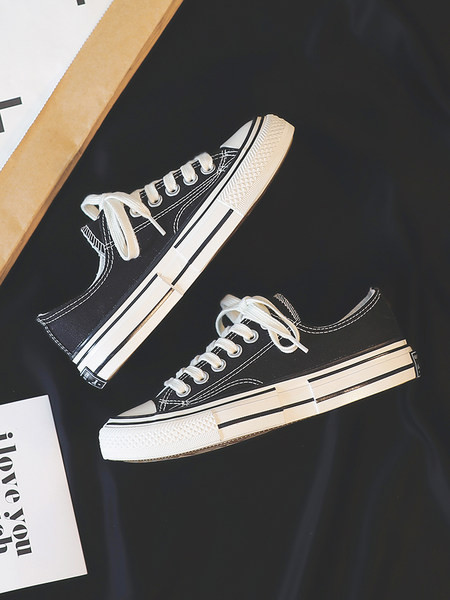 Casual tenisice od eko kože sa ravnim đonom, čist model