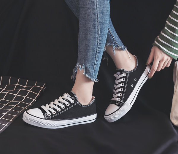 Ženske tekstilne patike sa grbom - dva modela