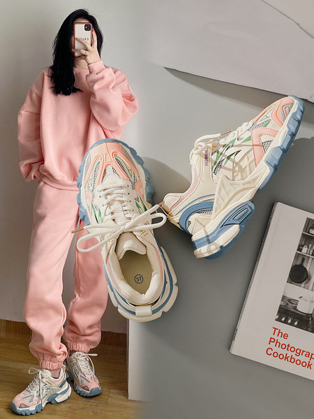 Ženske tenisice s grubim potplatom i zaobljenim uzorkom na vezice