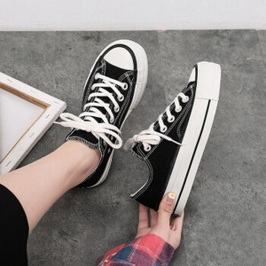 Ležerne ženske tekstilne tenisice s ravnim potplatom