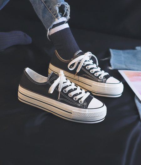 Ležerne ženske tekstilne tenisice s ravnim potplatom