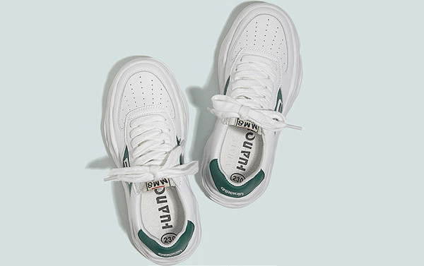 Moderne ženske tenisice od eko kože u dvije boje sa ravnim đonom