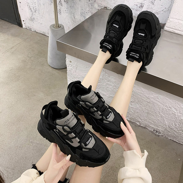 Kahes värvitoonis paksu tallaga vabaaja naiste tossud