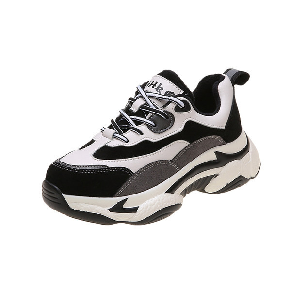 Γυναικεία αθλητικά παπούτσια με επιγραφή και χοντρή σόλα