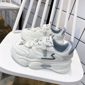 Γυναικεία sneakers με κορδόνια και ψηλή σόλα μονόχρωμα