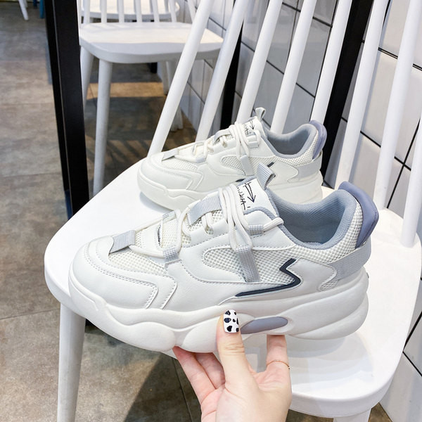 Naiste tossud paelte ja kõrge tallaga tavaline mudel