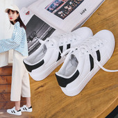 Kahe mudeliga vabaaja naiste tossud lameda tallaga