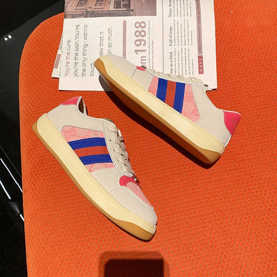 Stiilsed naiste tossud tikandi ja metallelemendiga