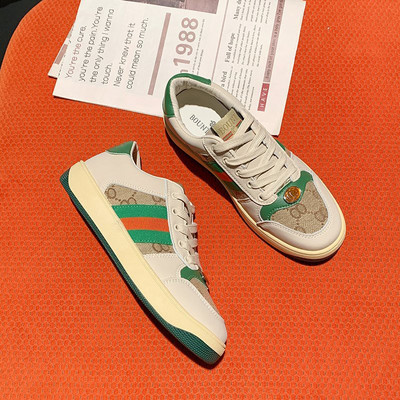 Stiilsed naiste tossud tikandi ja metallelemendiga