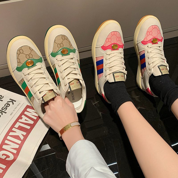 Stiilsed naiste tossud tikandi ja metallelemendiga