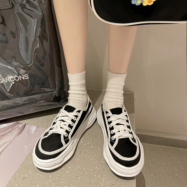 Ženske casual tekstilne tenisice s ravnim potplatom u dvije boje