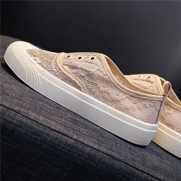 Naiste vabaaja tossud pitsi ja tikandiga