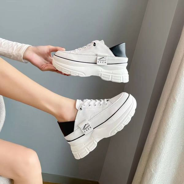 Novi model ženskih tenisica sa visokom platformom u bijeloj boji